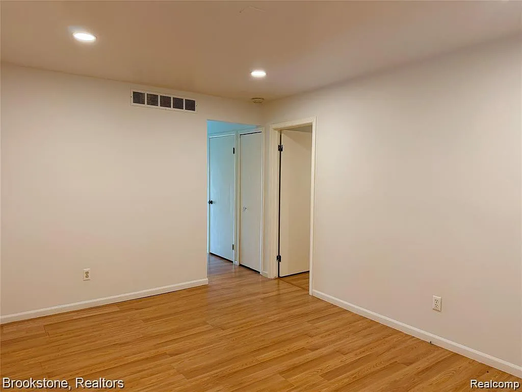 2 bed, 1.0 bath, 1396 sqft, $1,500 — Photo 3