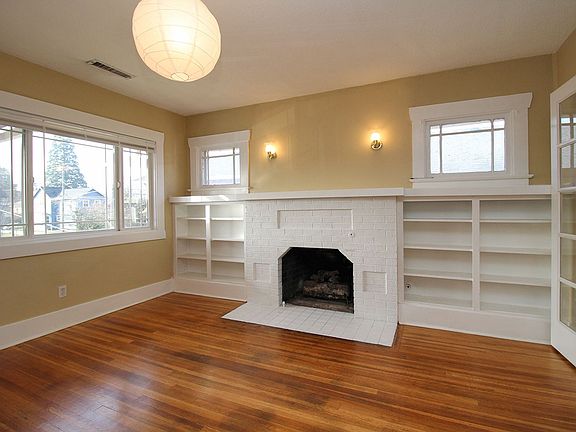 3rd image of 901-915 NE Roselawn St #909