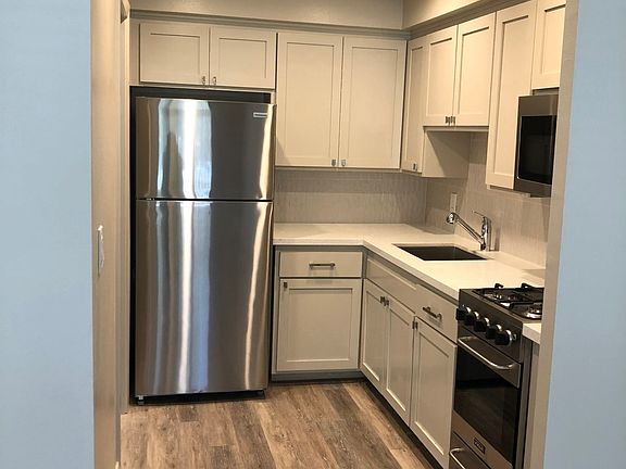 2nd image of 401 W Los Olivos St #3