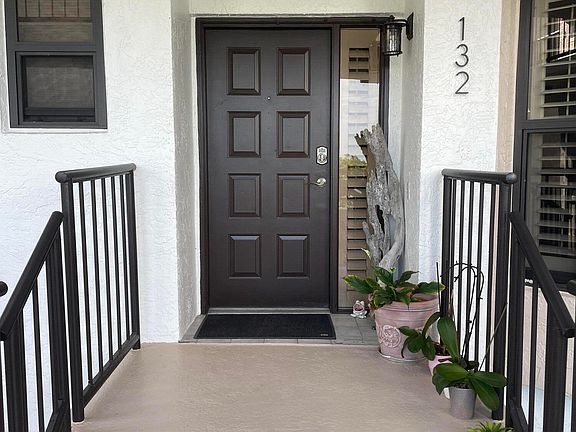 5th image of 132 La Peninsula Blvd #132