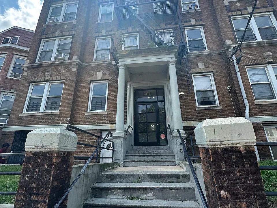 201 Claremont Ave #1