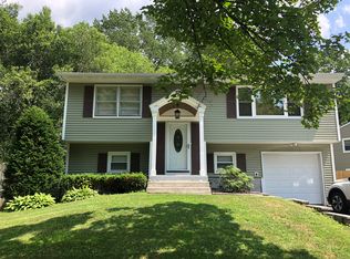16 Northway Ct, Saratoga Springs, NY 12866