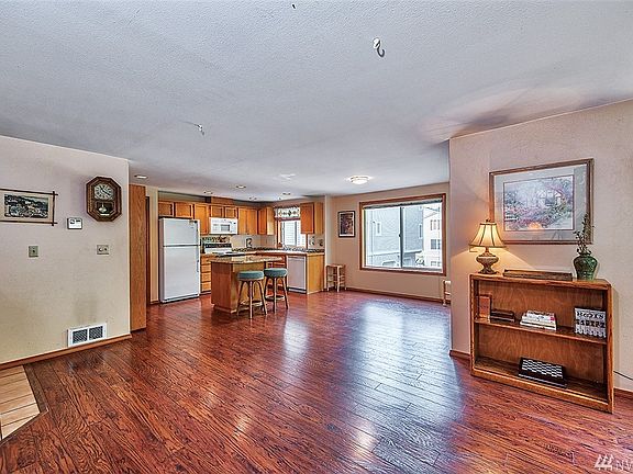 5th image of 428 3rd Ave S #A105
