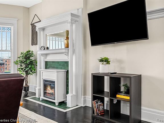 4th image of 3402 Brush St #5