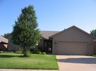 815 W Dowden Dr, Mustang, OK 73064