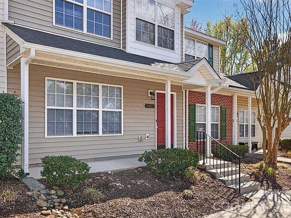 3rd image of 109 Delargy Cir