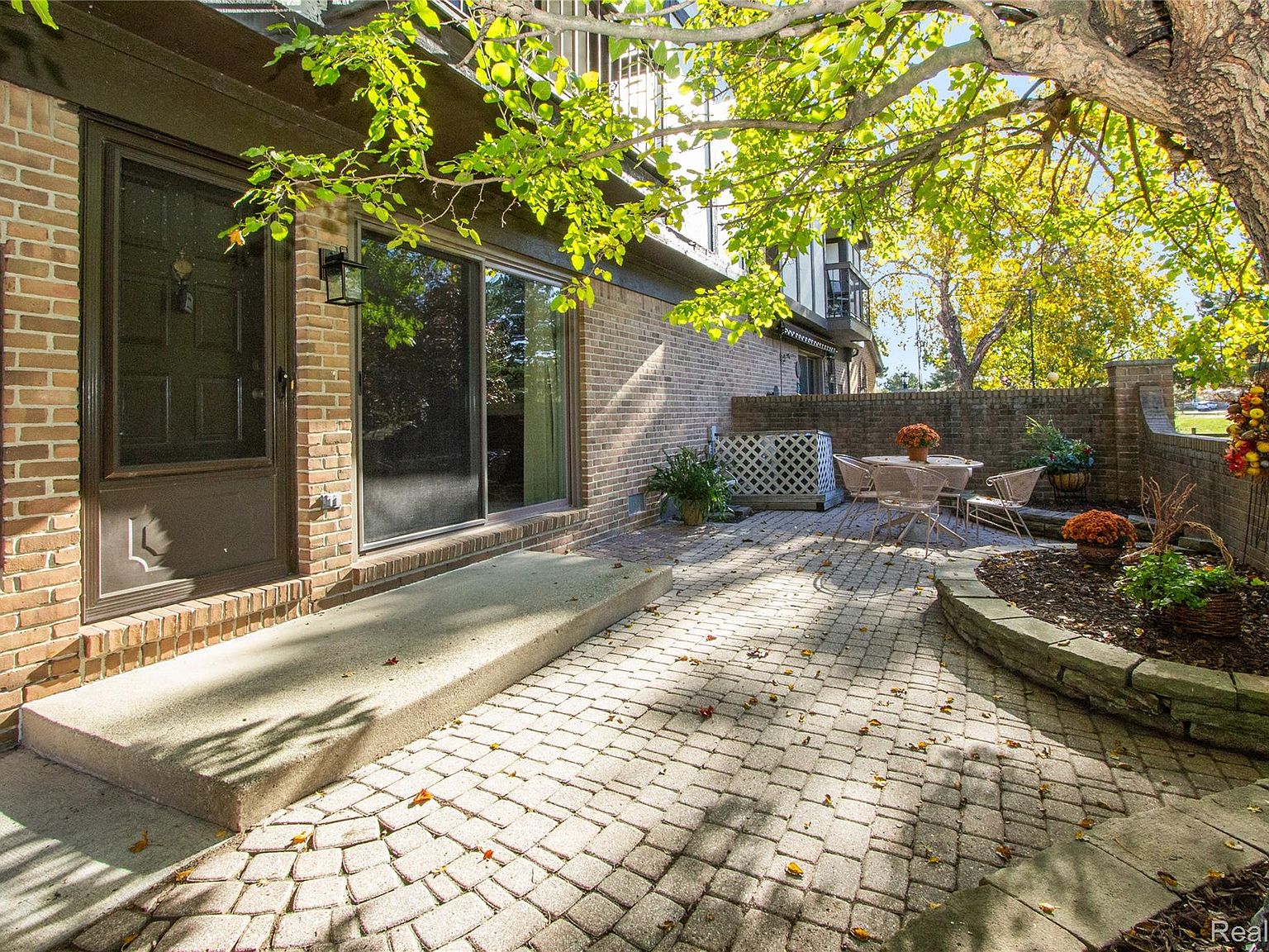 224 Country Club Dr #9