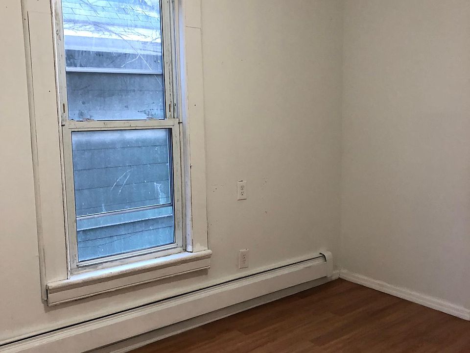 1st image of 10429 118th St