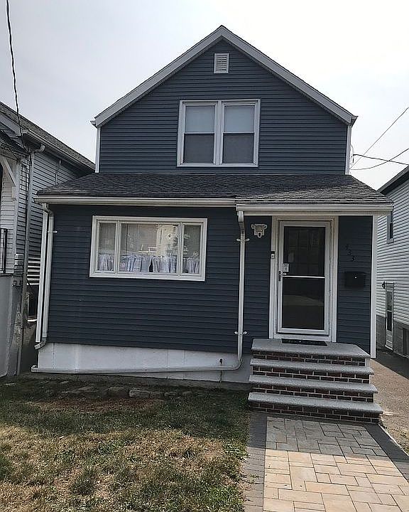 2nd image of 433 Quincy Ave