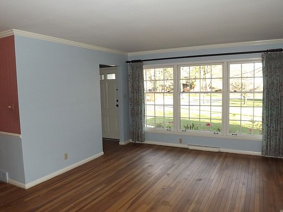 5th image of 6140 N Parker Ave