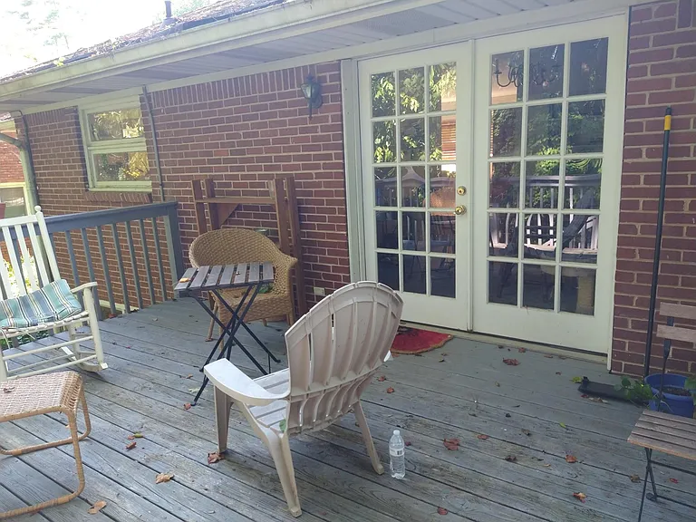 584 N Superior Ave — Photo 30