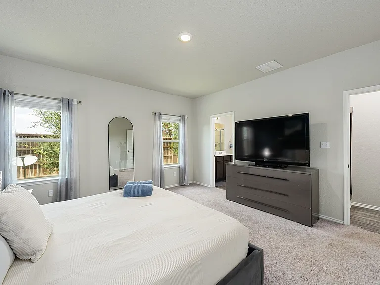 3323 Rosita Way — Photo 5