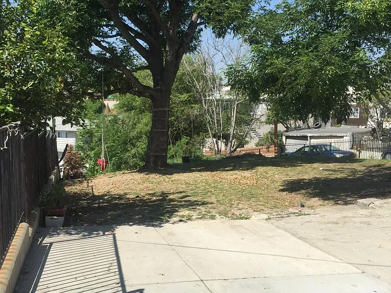 Shared yard