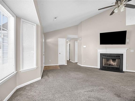 4th image of 105 Lasalle Way