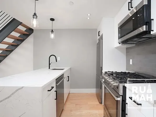 107 Waverly Avenue image 5 of 14