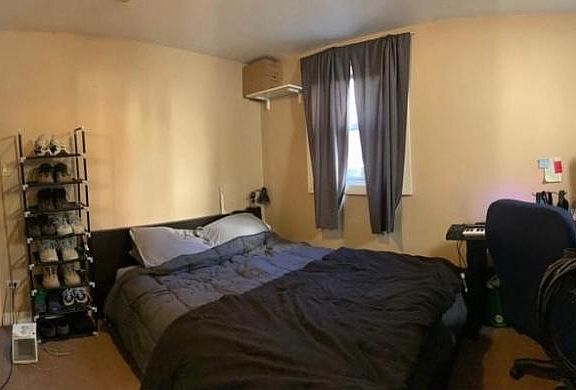 3rd image of 1006 Garnett Pl