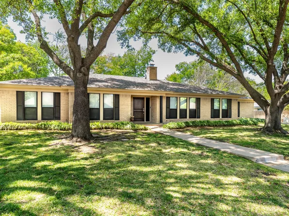 4204 Winding Way, Benbrook, TX 76126