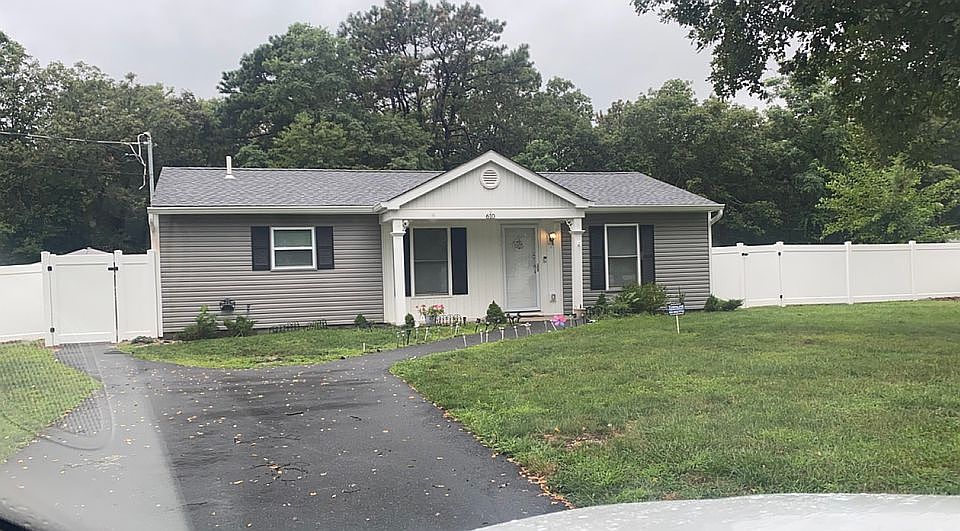1st image of 610 Scherger Ave