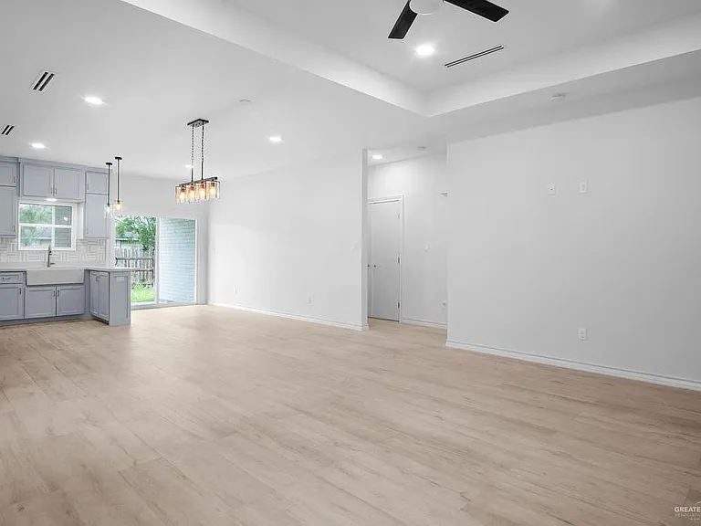 2809 Los Pinos Ln — Photo 10