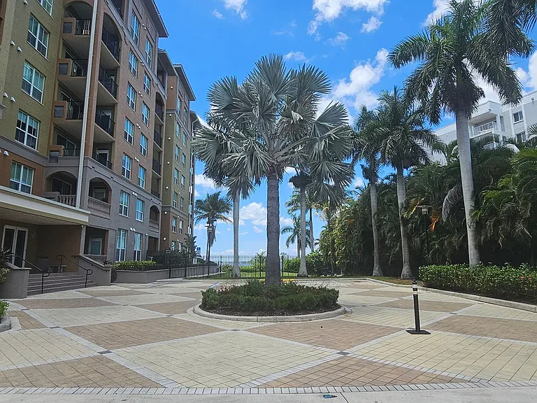 2825 Palm Beach Blvd #710 — Photo 4