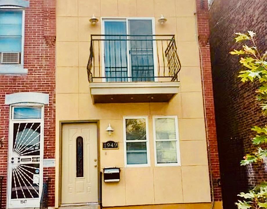 1st image of 1949 E Stella St