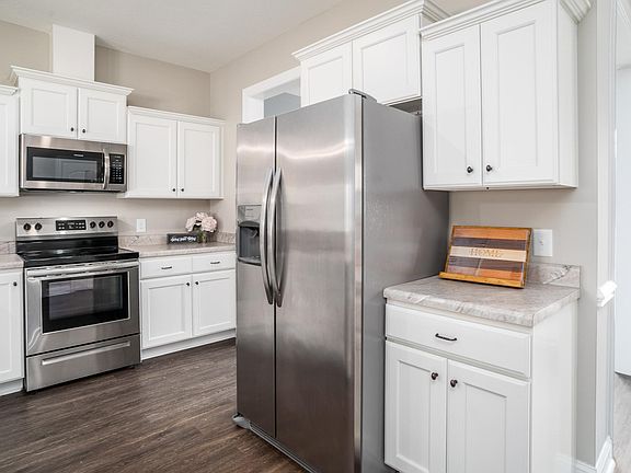 4th image of 2300 A Sweet Bay Dr