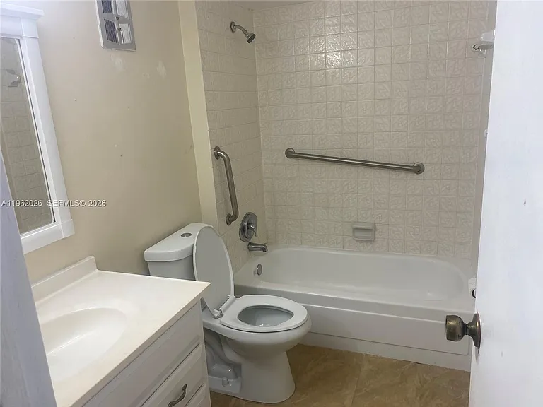 335 W Laurel Dr #1M — Photo 13