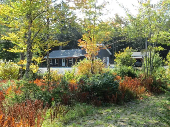 227 Somerset Rd, Lunenburg, NS B4V 0M1