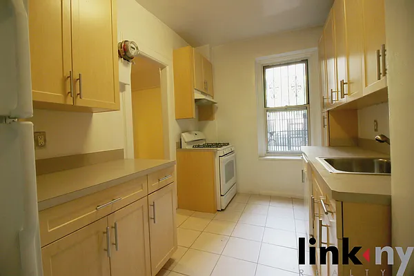 Rented by Link NY Realty | media 16