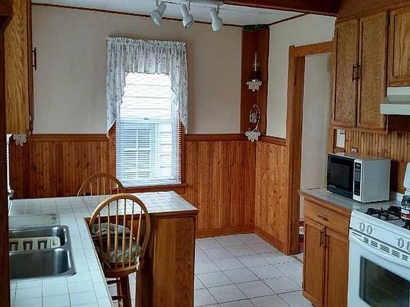 5th image of 215 Crescent Ave