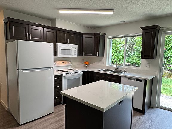 4th image of 102 NE 43rd Ave APT B