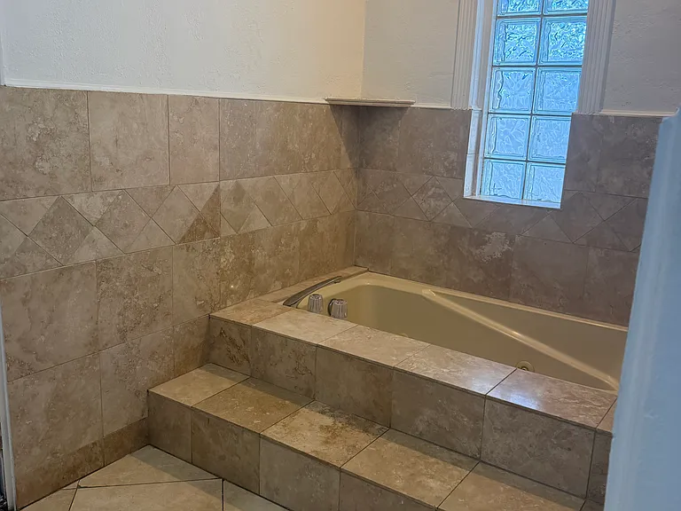 701 W Lewis Ave — Photo 16
