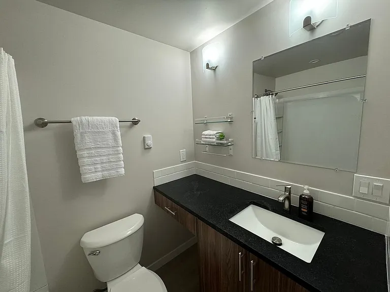 McKinnley Apartments - Luxury Studios! — Photo 7