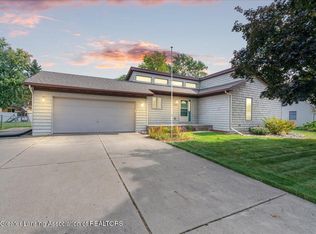 1041 Camden Dr, Lansing, MI 48917