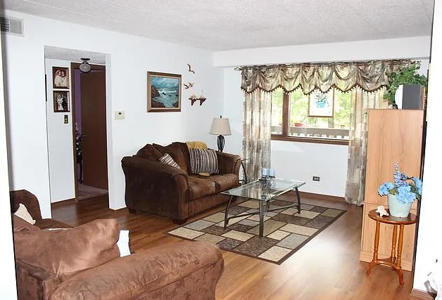 2 bed, 1100 sqft, $1,675 — Photo 3