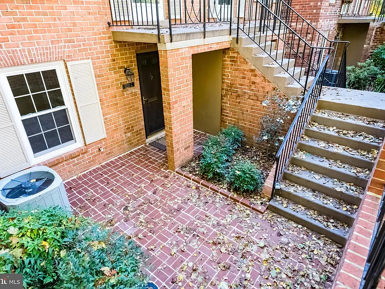 3221 Sutton Pl NW #C — Photo 2