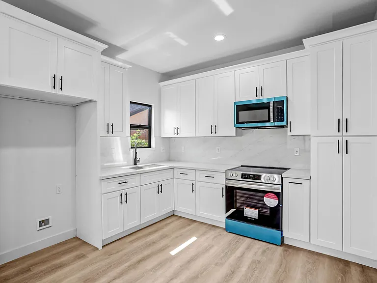 4437 Phelan Ave #B — Photo 6