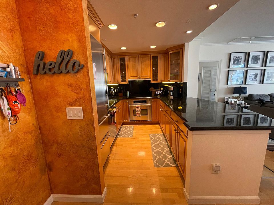 1st image of 88 King St Unit 321