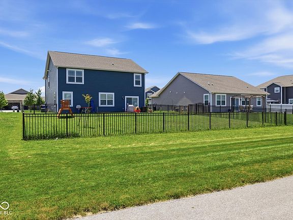 4th image of 1420 Honeysuckle Dr
