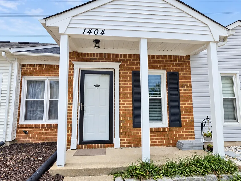 1404 Dighton Ct