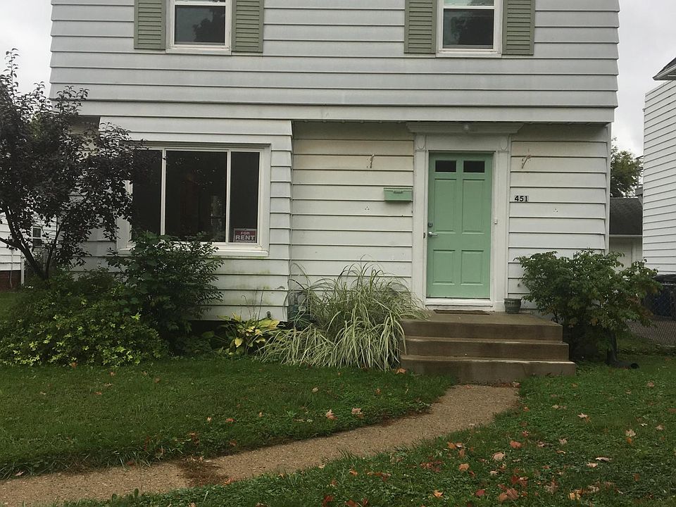 FRONT OF HOUSE