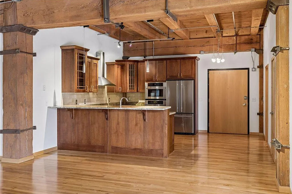 2 bed, 1855 sqft, $3,995 — Photo 2