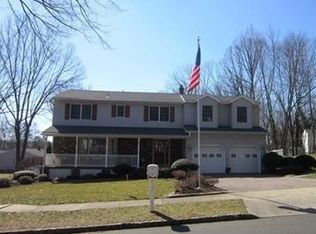 3 Oak Crest Dr, East Brunswick, NJ 08816