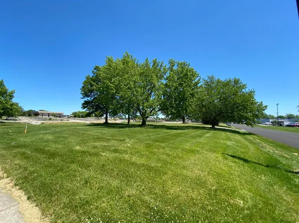 2500 Cumberland Dr, Valparaiso, IN 46383