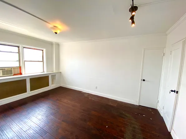 3131 Grand Concourse image 22 of 33