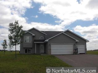 1552 Cedar Dr SE, Cambridge, MN 55008