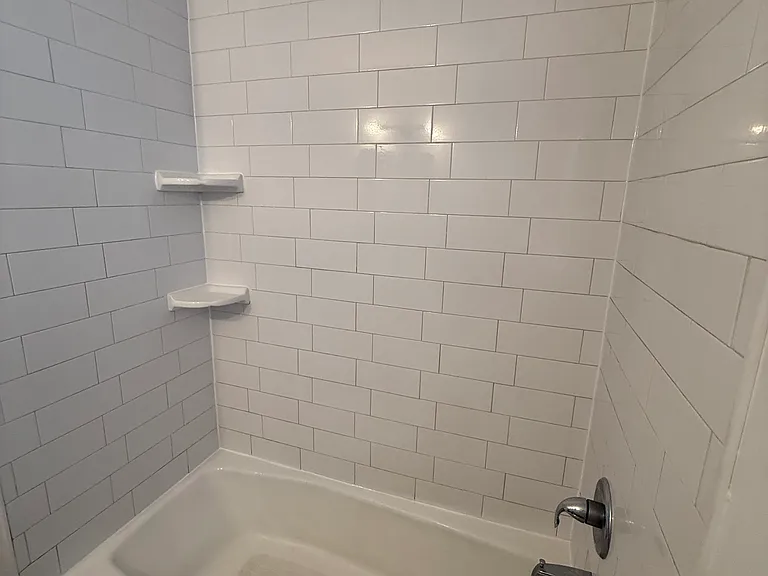 1909 W Grace St — Photo 13