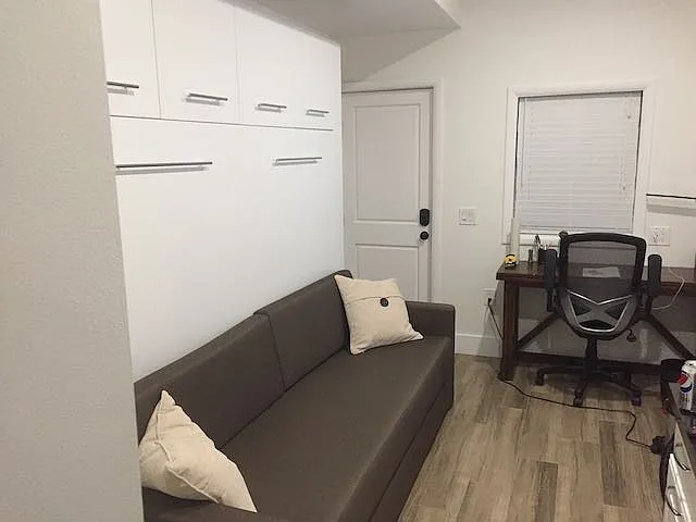 Studio, 200 sqft, $2,000 — Photo 3