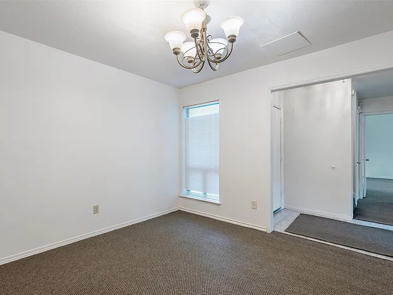 1915 Mustang Springs Dr — Photo 11