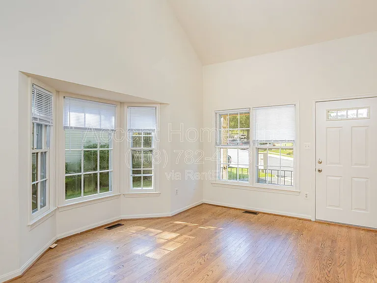7461 Ridge Oak Ct — Photo 6